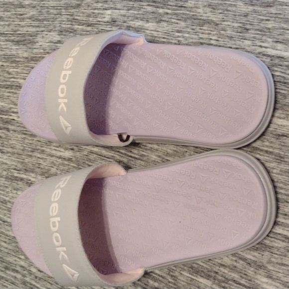 EUC Reebok Sliders - Picture 2 of 3